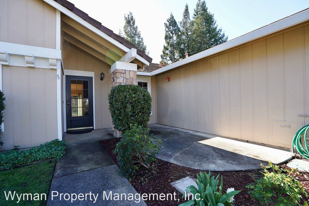 3321 Brittany Cir - Photo 3 of 33