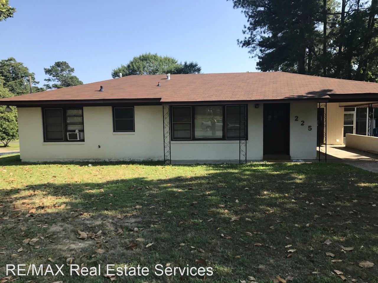 225 Virginia Ave - Photo 3 of 14