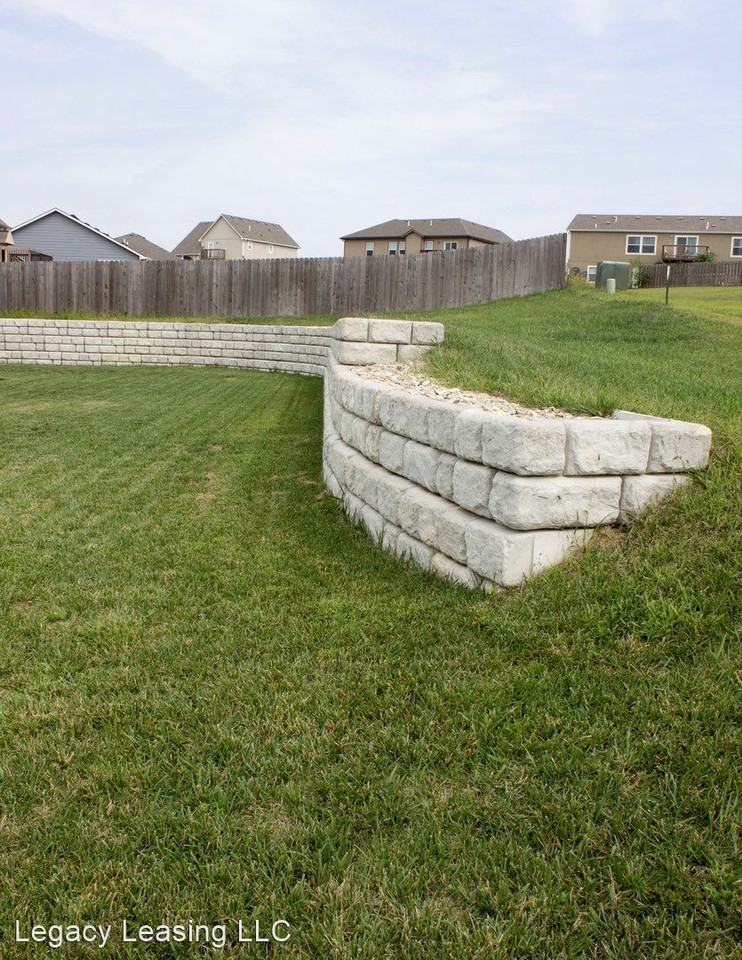 112 Prairie Meadow Rd - Photo 2 of 17