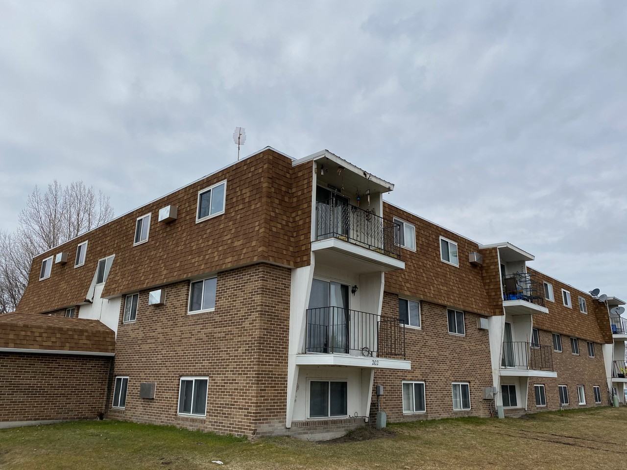 102 5th St NW - Photo 2 of 4