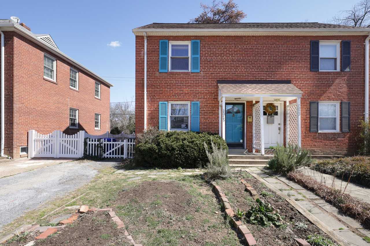 2025 N Smythe St - Photo 2 of 29