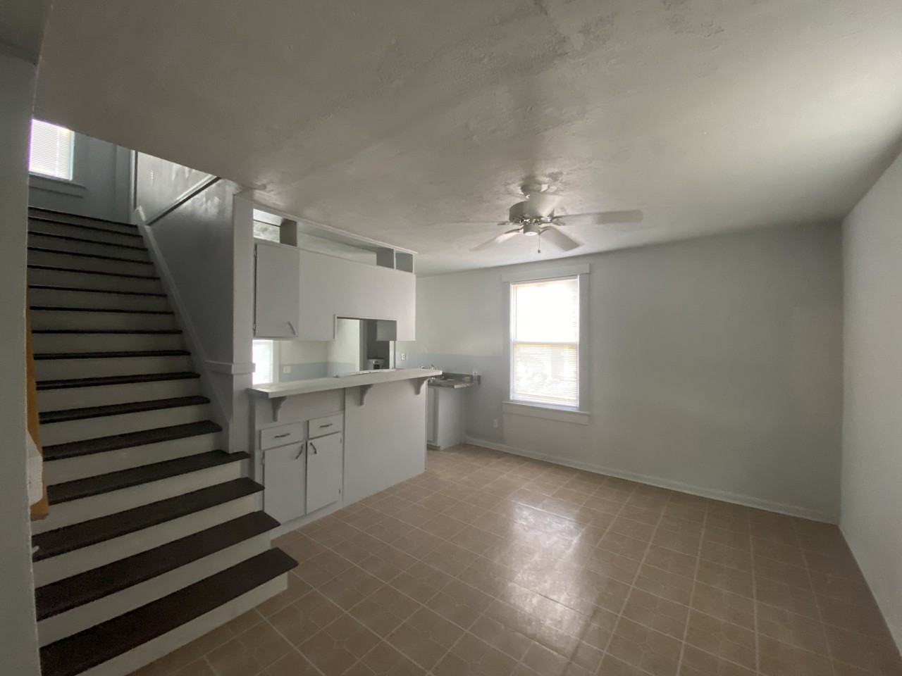 121 Avenue F Sw - Photo 3 of 9