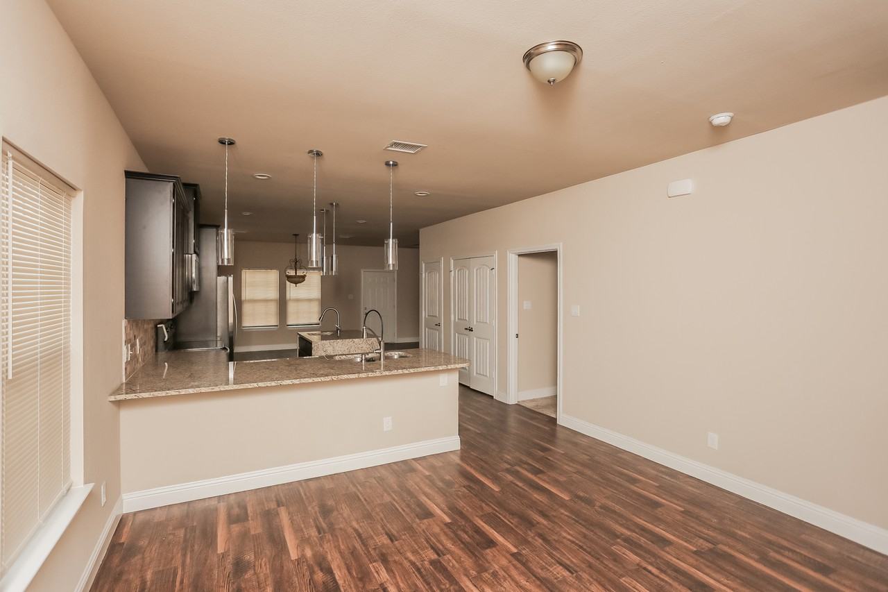 3502 Edgewood St - Photo 3 of 15