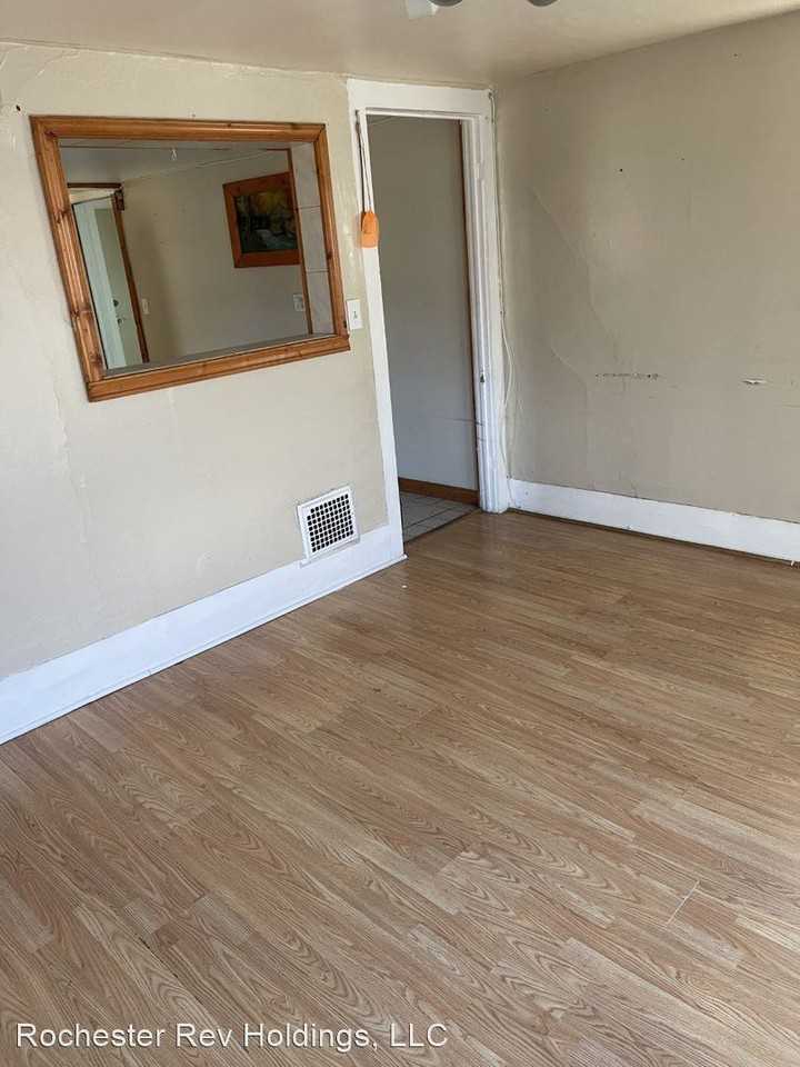 112 Sherman Street - Photo 3 of 5