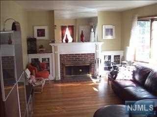 137 Oakdene Ave - Photo 2 of 12