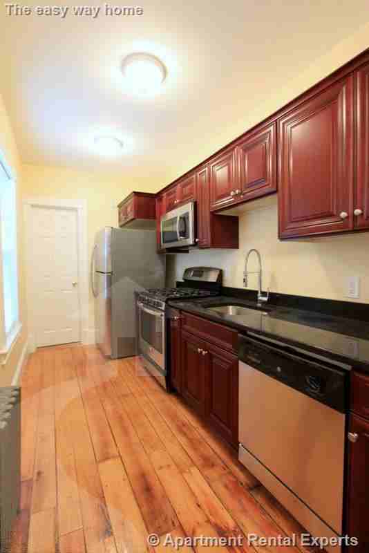 6 White Street Pl #R