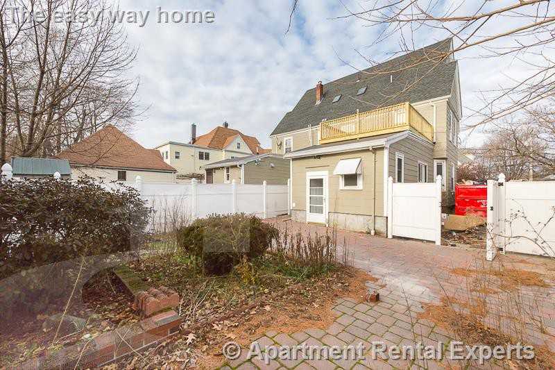 103 Magoun Ave - Photo 3 of 30