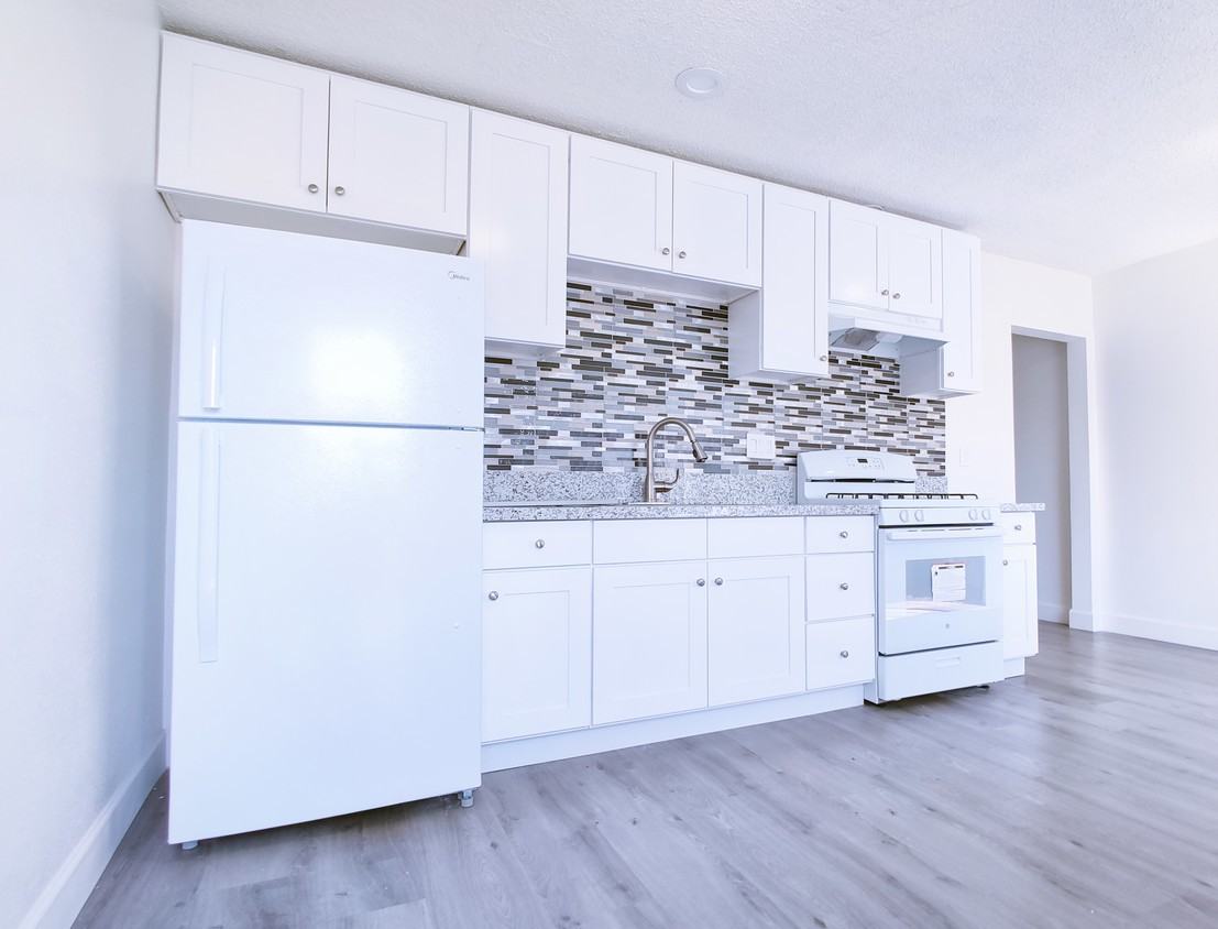 1324 W 36th St - Photo 2 of 6