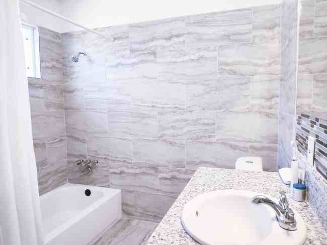 1324 W 36th St - Photo 3 of 6