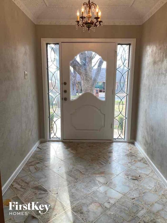 2117 Pembrooke Pl - Photo 2 of 33