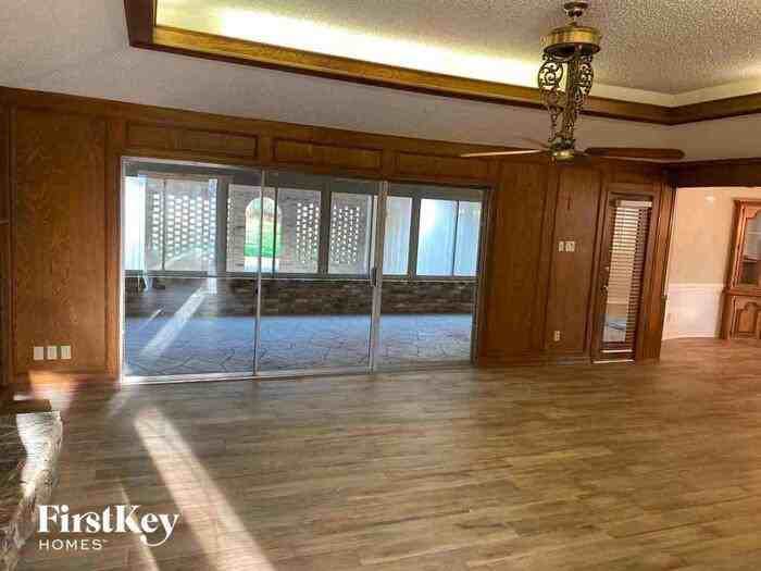 2117 Pembrooke Pl - Photo 3 of 33