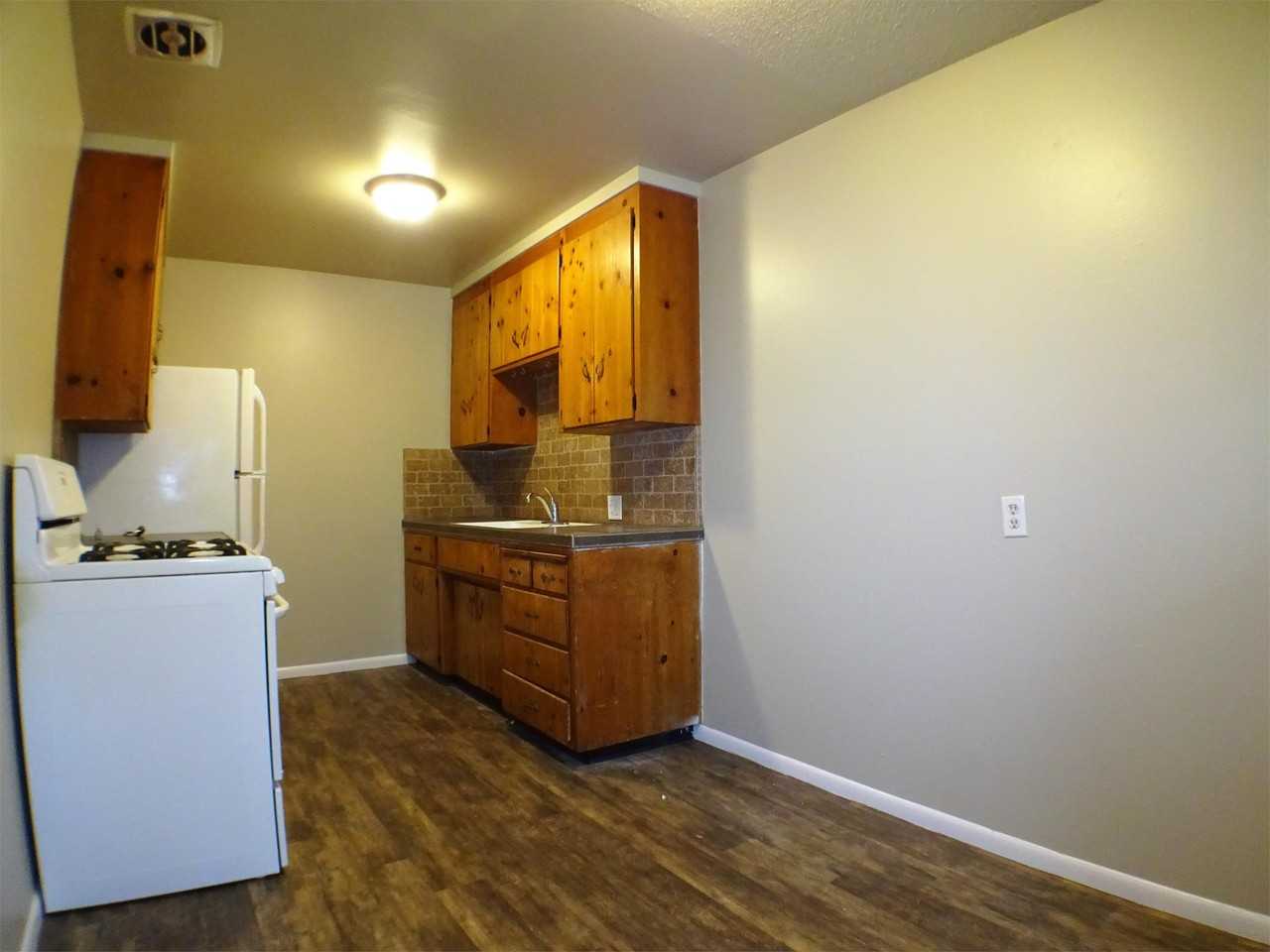 275 E 19th St #D - Photo 6 of 12