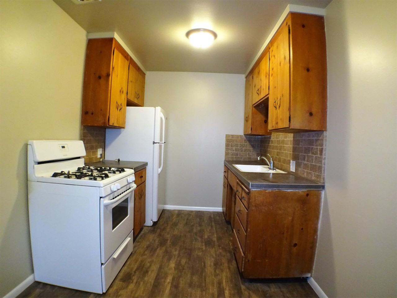 275 E 19th St #D - Photo 5 of 12