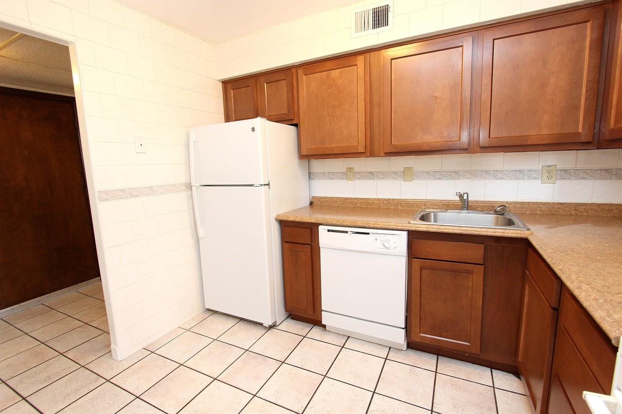 3260 WAVERLY STREETAPT 4 #4 - Photo 3 of 11