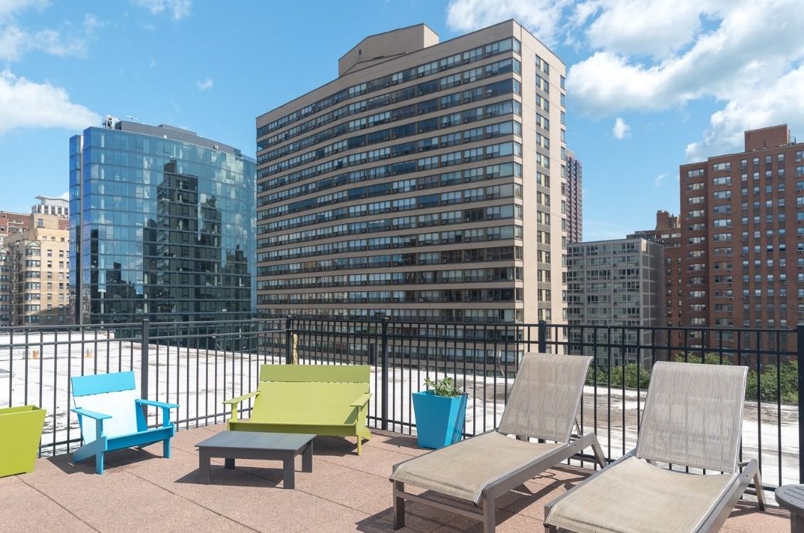 426 W. Surf - Photo 2 of 19