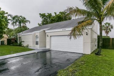 2720 Azalea Ave - Photo 3 of 23