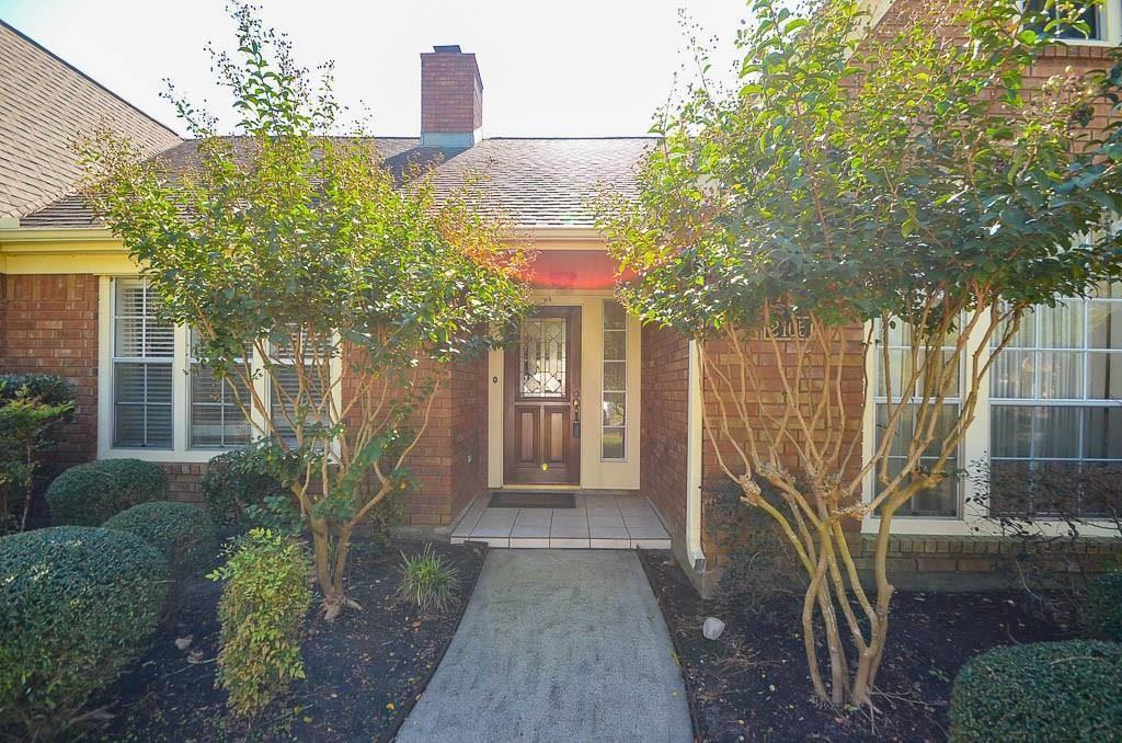 2105 Olympic Dr - Photo 2 of 30