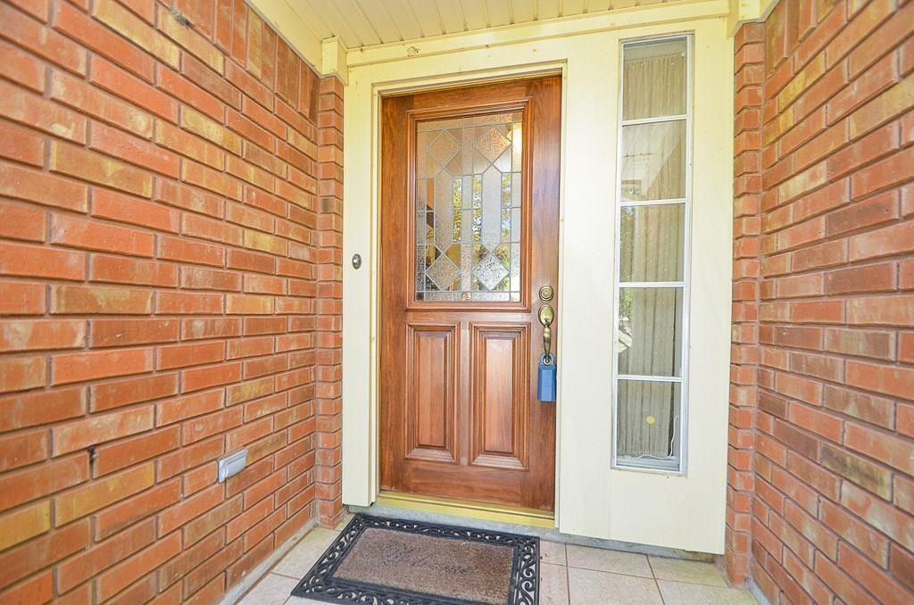 2105 Olympic Dr - Photo 3 of 30