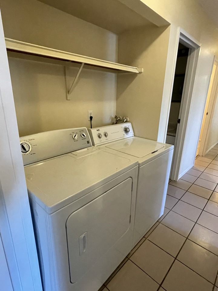 8279 29 Ave Nw - Photo 2 of 5