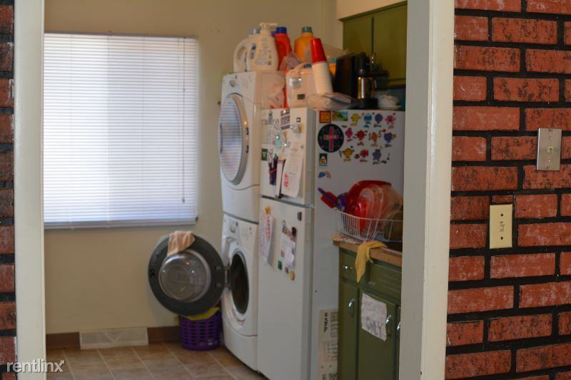 604 Colorado St - Photo 2 of 5