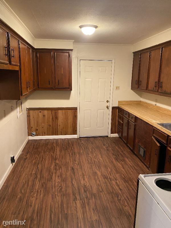 3145 Woodview Dr - Photo 2 of 15