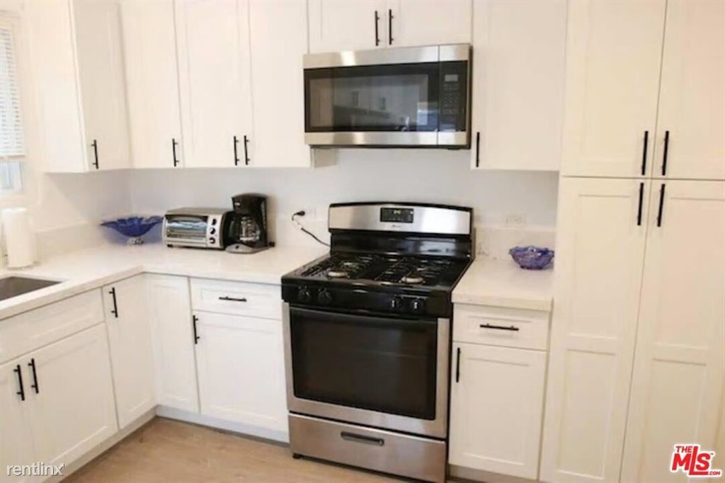 8719 Yorktown Ave - Photo 3 of 10