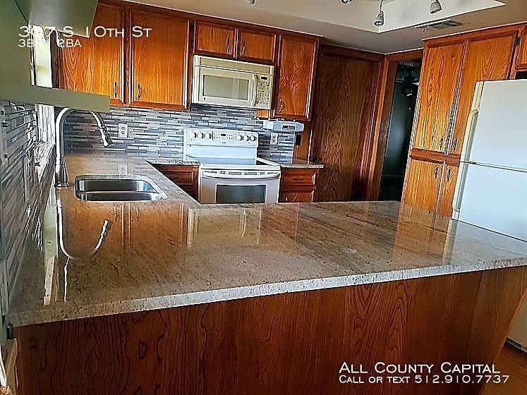 307 S 10th St - Photo 2 of 12