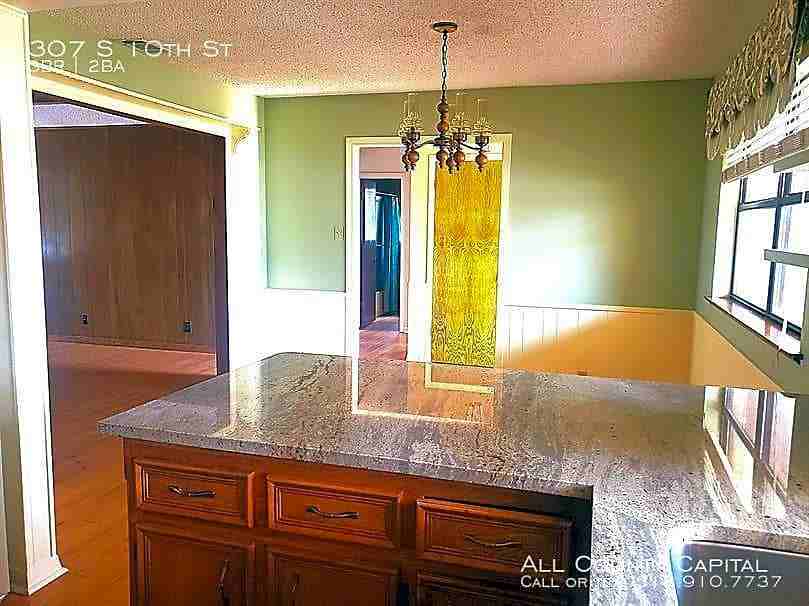 307 S 10th St - Photo 3 of 12