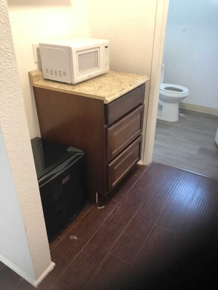 2535 Hauser Boulevard #G - Photo 4 of 8