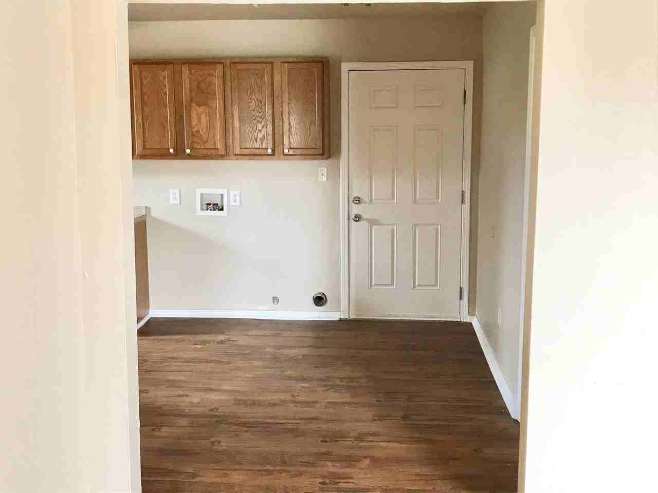 1437 Ne 34th St - Photo 3 of 15