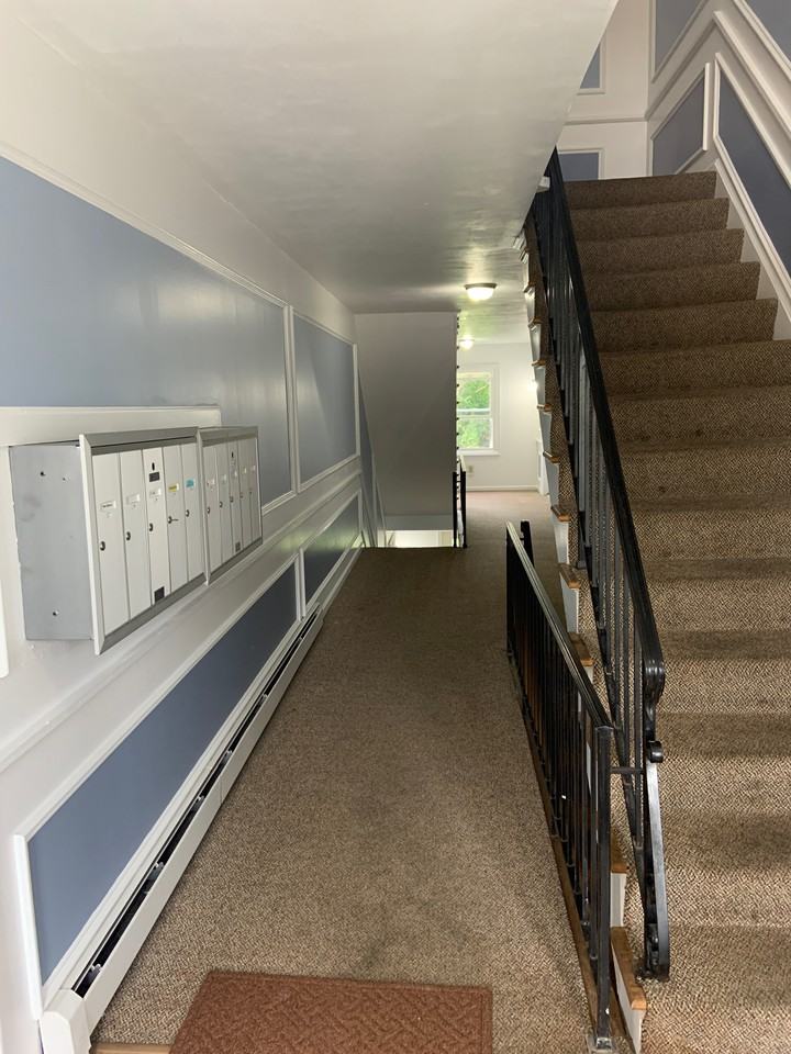 New Yorker West - Photo 2 of 4