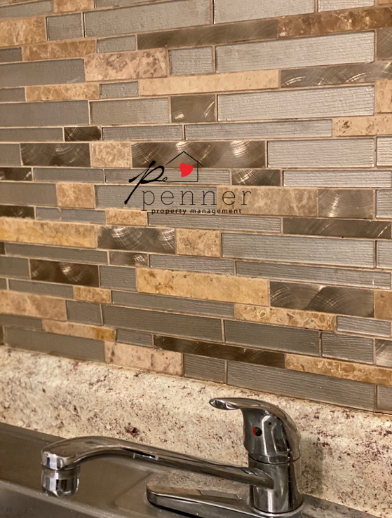 11007 Ewing Avenue - Photo 3 of 12