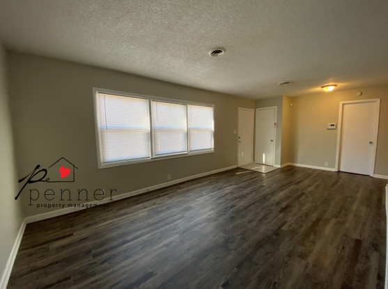 11007 Ewing Avenue - Photo 2 of 12