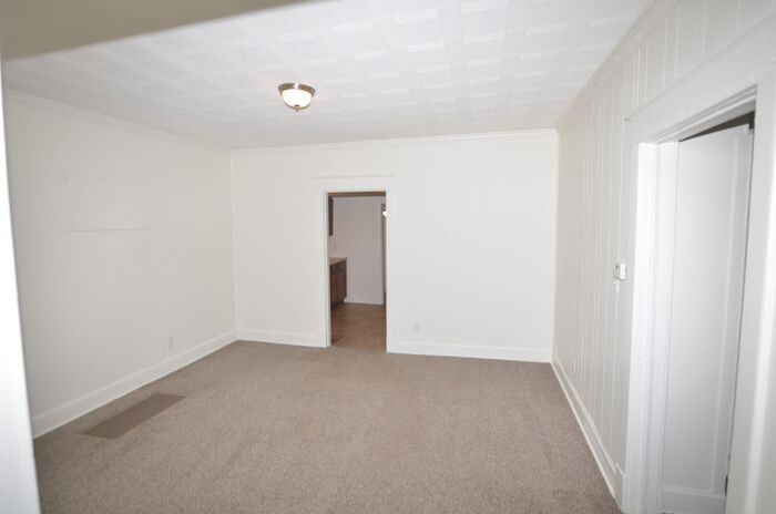 225 N 32nd St - Photo 3 of 13