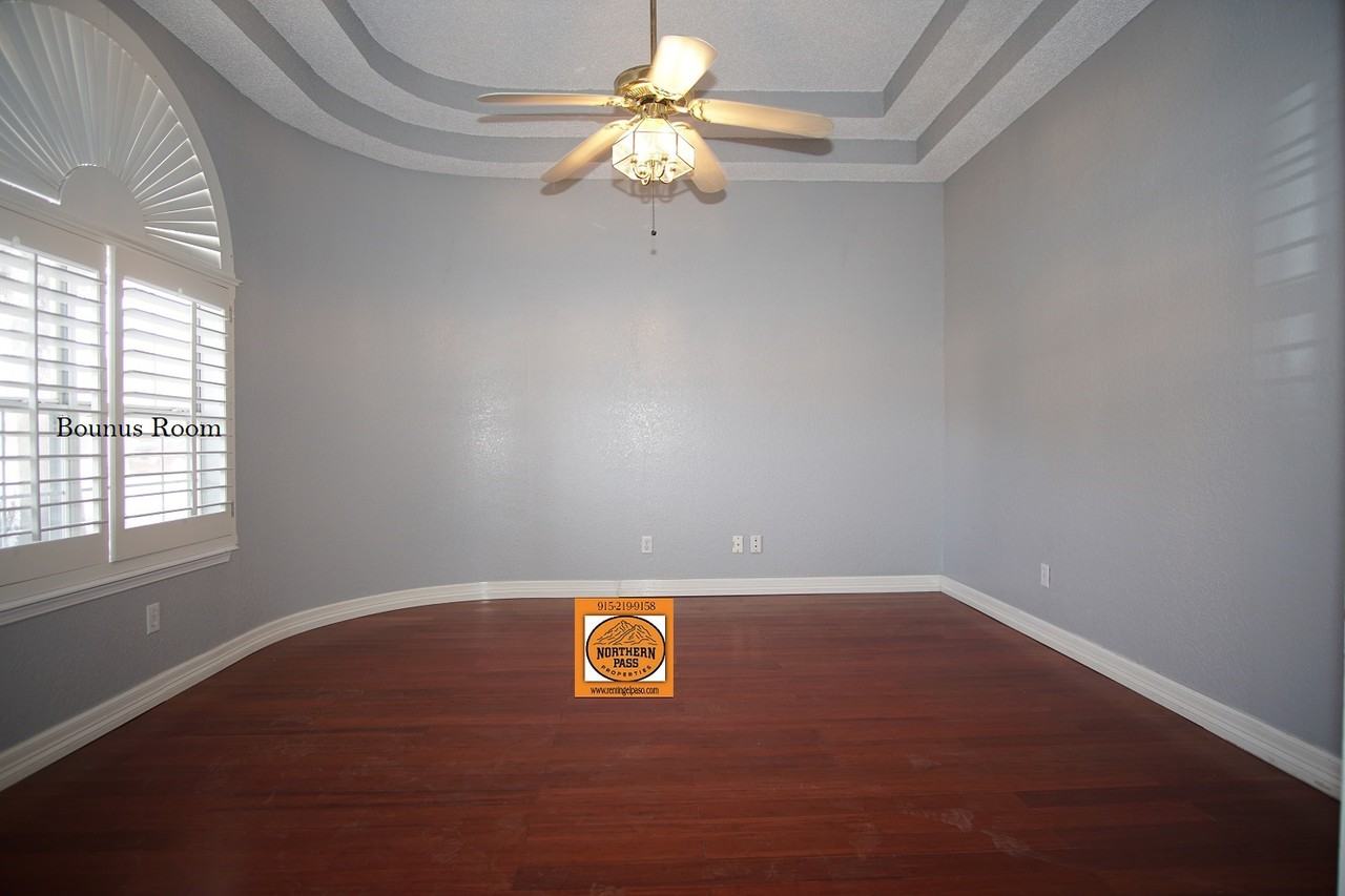 2120 Greenlee Drive - Photo 3 of 33