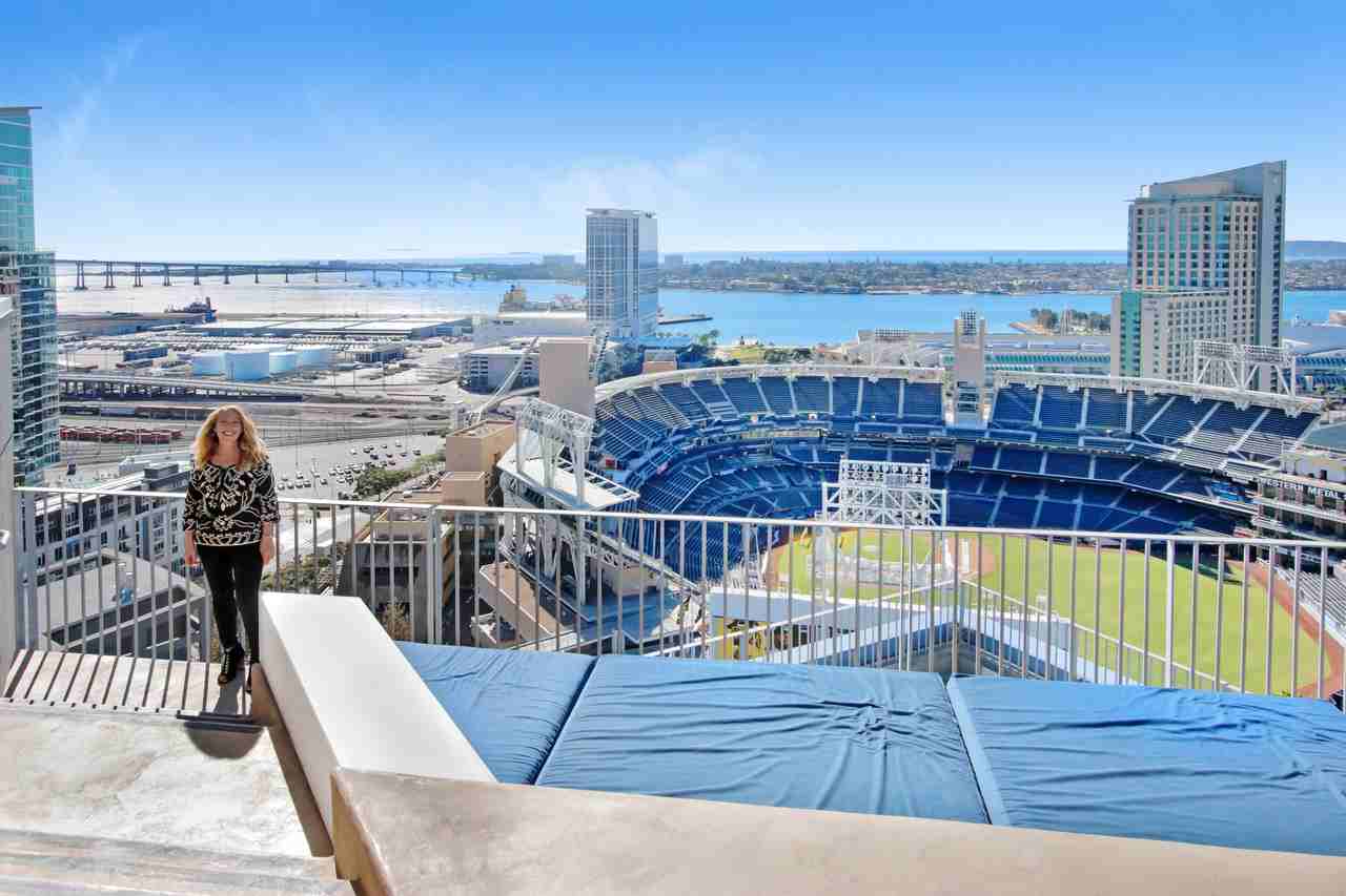 Icon - Photo 3 of 22