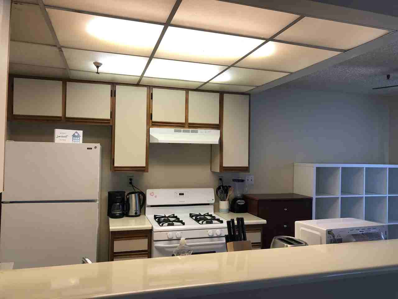 Cozy shared bedroom walking distance to UCLA - Photo 3 of 9