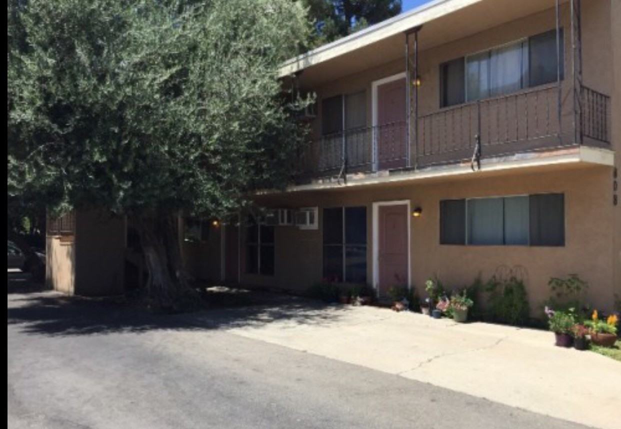 808 Almond St - Photo 2 of 2