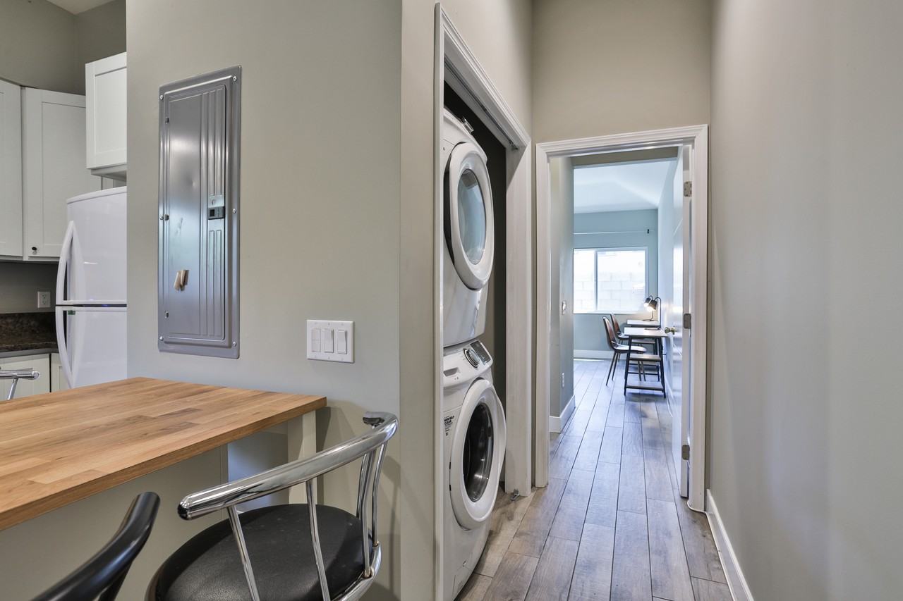 1222 West 35th Street - Photo 3 of 15