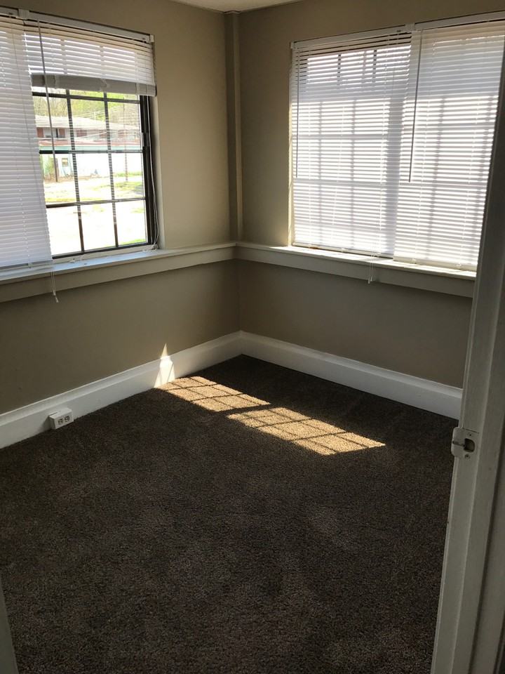 1017 20th Street #1 - Photo 4 of 8