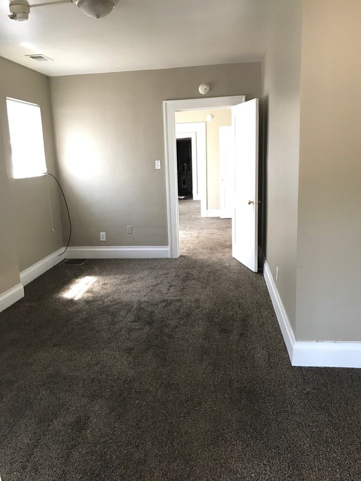 1017 20th Street #1 - Photo 5 of 8