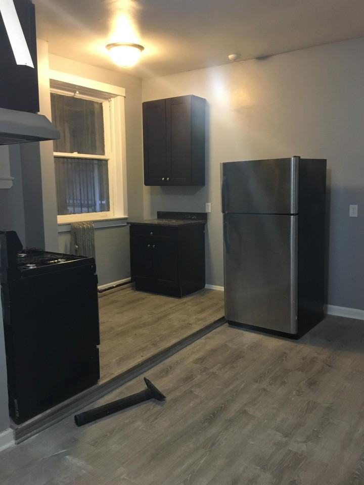 410 E 48th Pl #410-3R12 - Photo 2 of 15