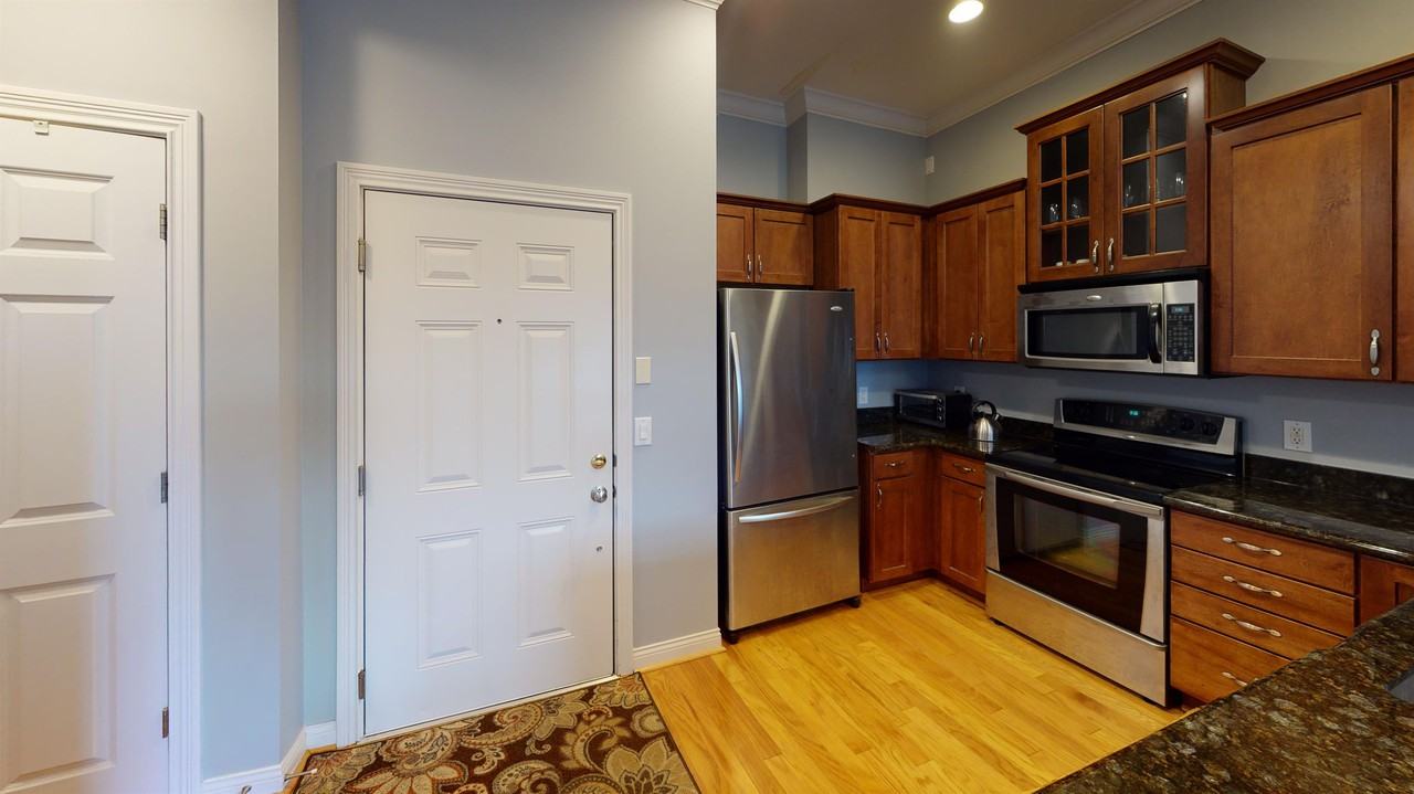 252 Stetson St #404 - Photo 5 of 17