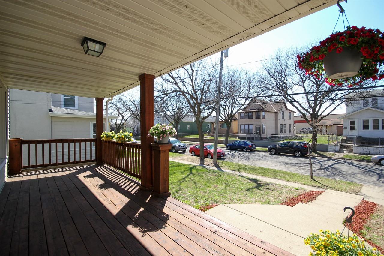 637 19th Ave Ne #1 - Photo 2 of 31