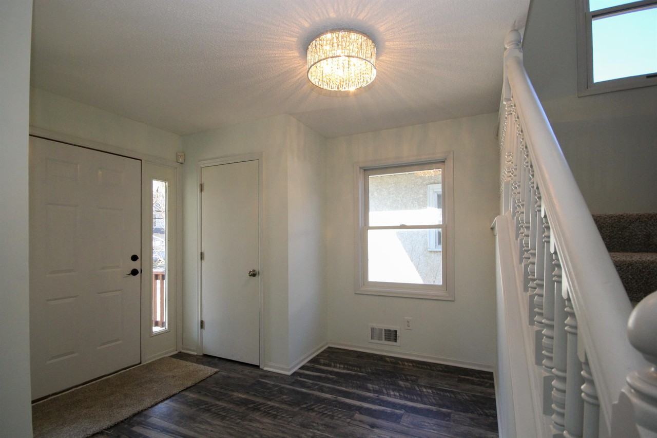 637 19th Ave Ne #1 - Photo 3 of 31