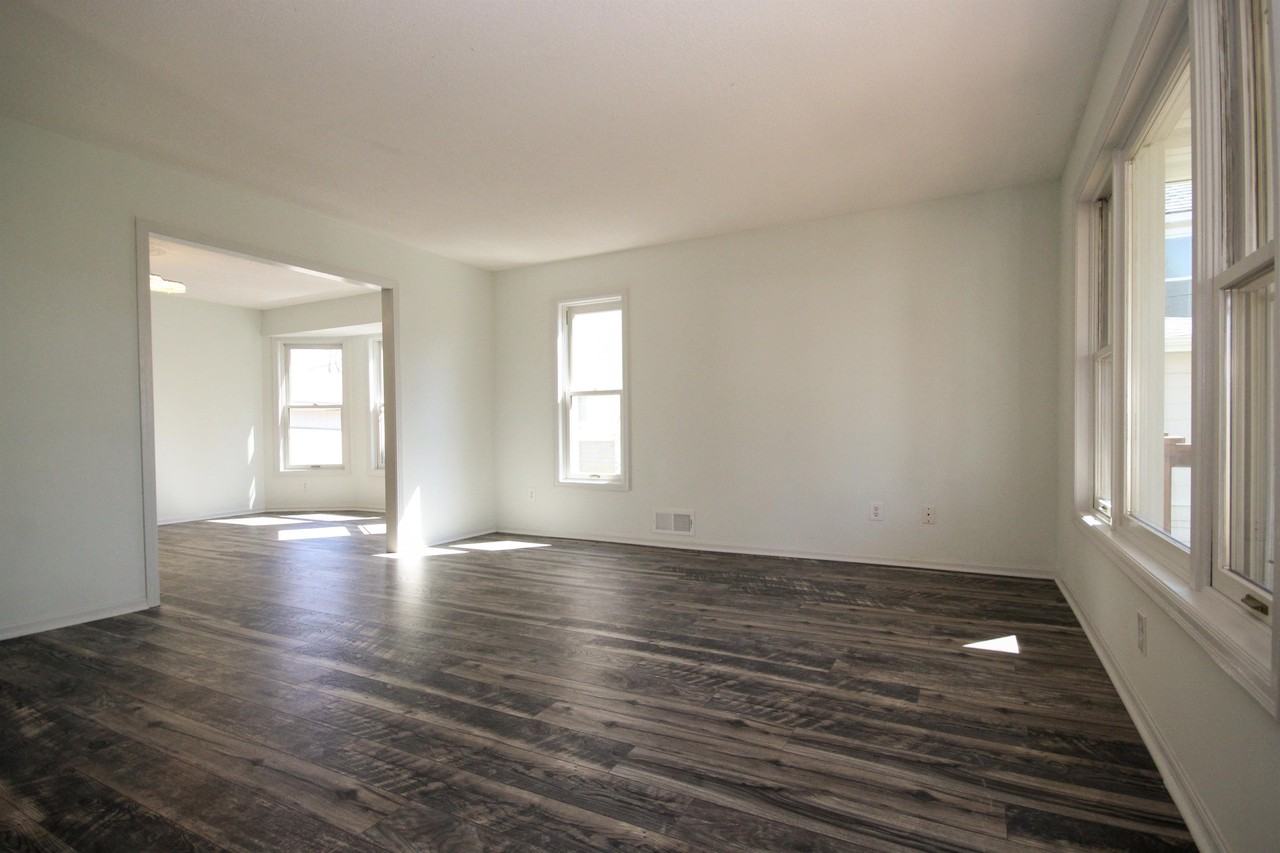 637 19th Ave Ne #1 - Photo 4 of 31