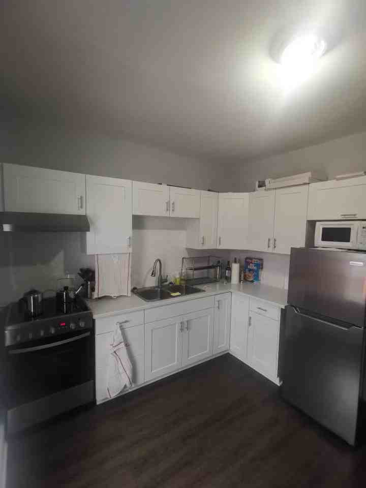 216 John Street North - Photo 2 of 10