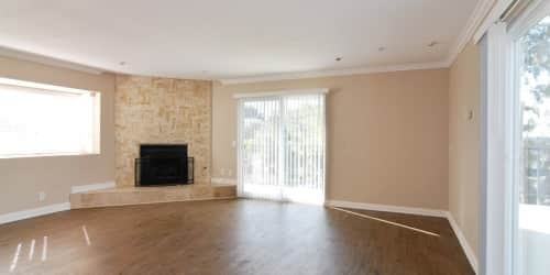 2061 Oriole St - Photo 2 of 20