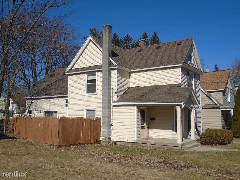 209 Fuller Ave Se - Photo 2 of 23