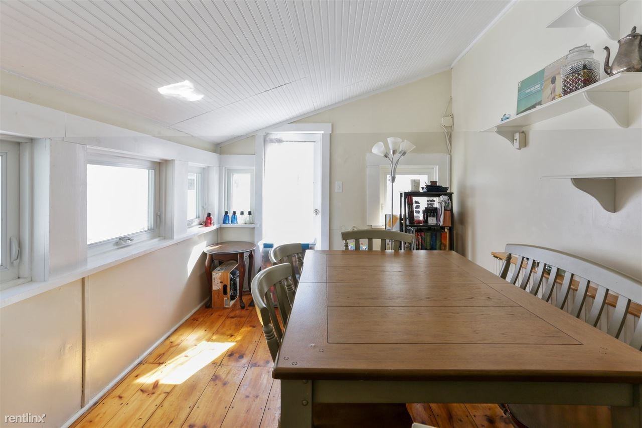 342 N State St - Photo 3 of 7